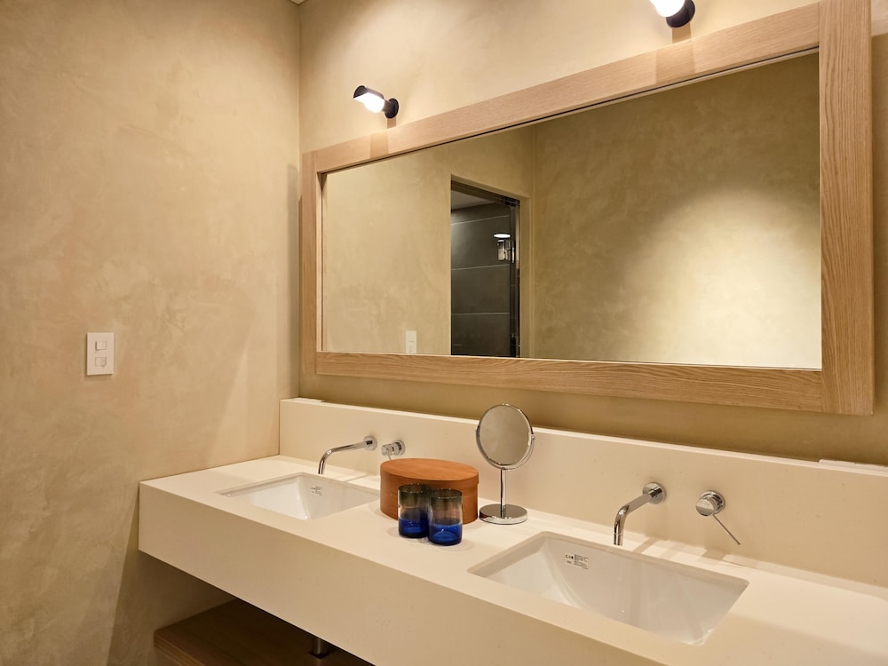 セミダブルベッド×2・51平米【106/107/108】Authentic Line 客室23 | HACIENDA KARUIZAWA HOTEL（ハシェンダ 軽井沢 ホテル）