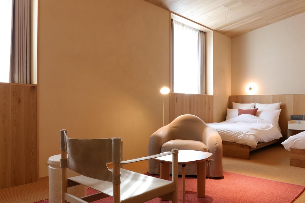 セミダブルベッド×2・51平米【106/107/108】Authentic Line 客室3 | HACIENDA KARUIZAWA HOTEL（ハシェンダ 軽井沢 ホテル）
