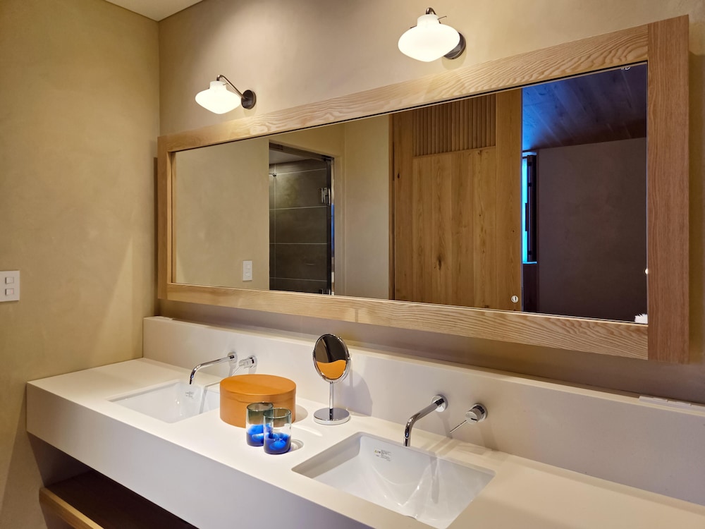 ダブルベッド×2・75平米【111】Design for Living 客室9 | HACIENDA KARUIZAWA HOTEL（ハシェンダ 軽井沢 ホテル）
