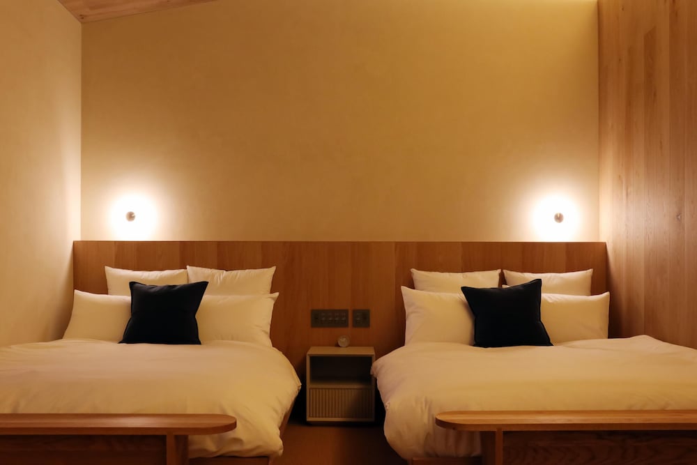 ダブルベッド×2・75平米【111】Design for Living 客室3 | HACIENDA KARUIZAWA HOTEL（ハシェンダ 軽井沢 ホテル）