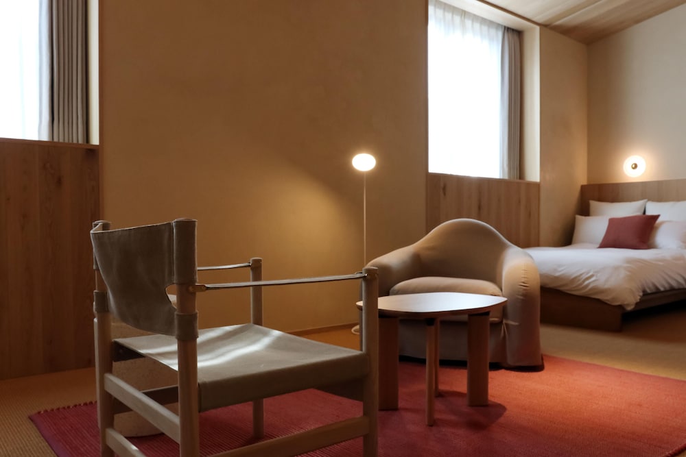 セミダブルベッド×2・51平米【106/107/108】Authentic Line 客室9 | HACIENDA KARUIZAWA HOTEL（ハシェンダ 軽井沢 ホテル）