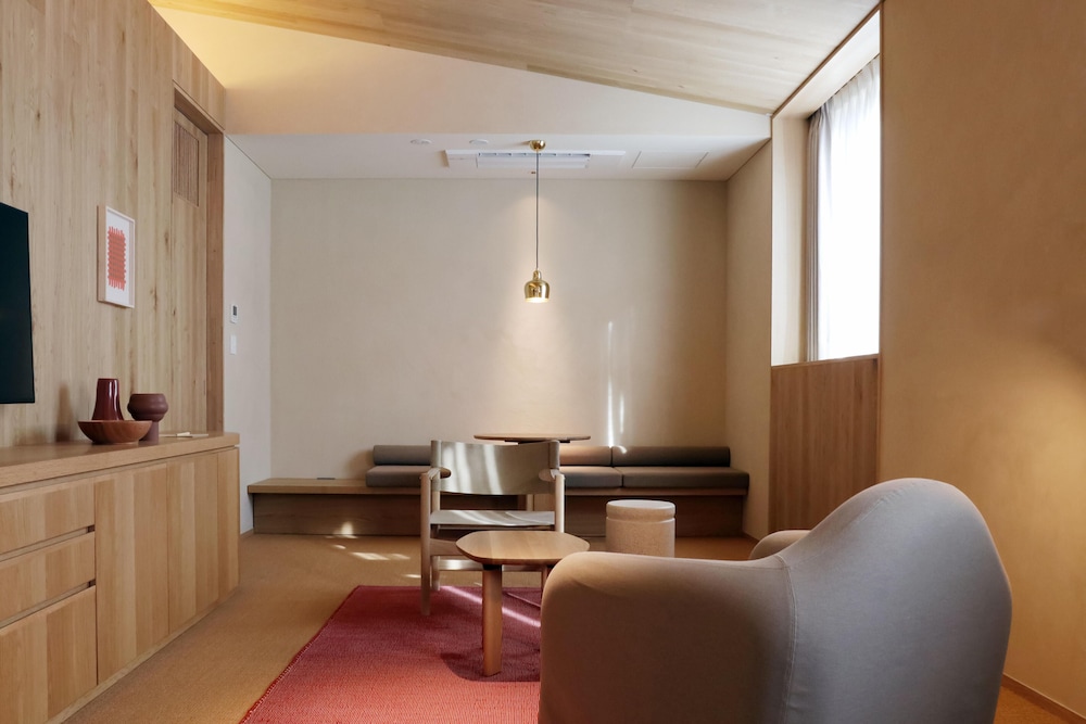 セミダブルベッド×2・51平米【106/107/108】Authentic Line 客室2 | HACIENDA KARUIZAWA HOTEL（ハシェンダ 軽井沢 ホテル）