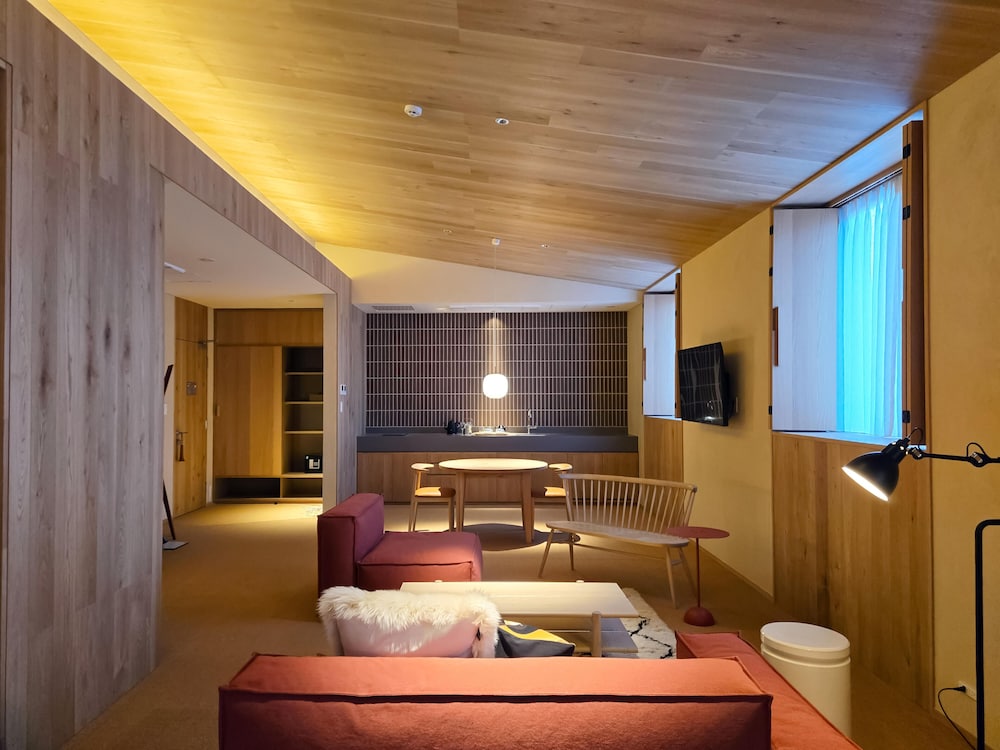 ダブルベッド×2・75平米【111】Design for Living 客室1 | HACIENDA KARUIZAWA HOTEL（ハシェンダ 軽井沢 ホテル）