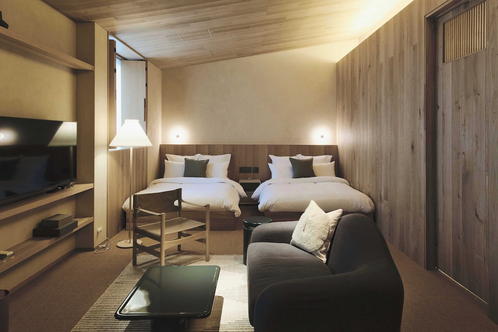 セミダブルベッド×2・51平米【106/107/108】Authentic Line 客室20 | HACIENDA KARUIZAWA HOTEL（ハシェンダ 軽井沢 ホテル）