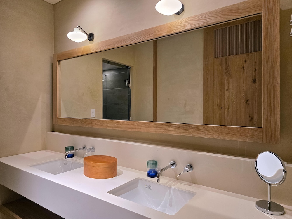 ダブルベッド×2・75平米【110】Honest Comfort 客室7 | HACIENDA KARUIZAWA HOTEL（ハシェンダ 軽井沢 ホテル）