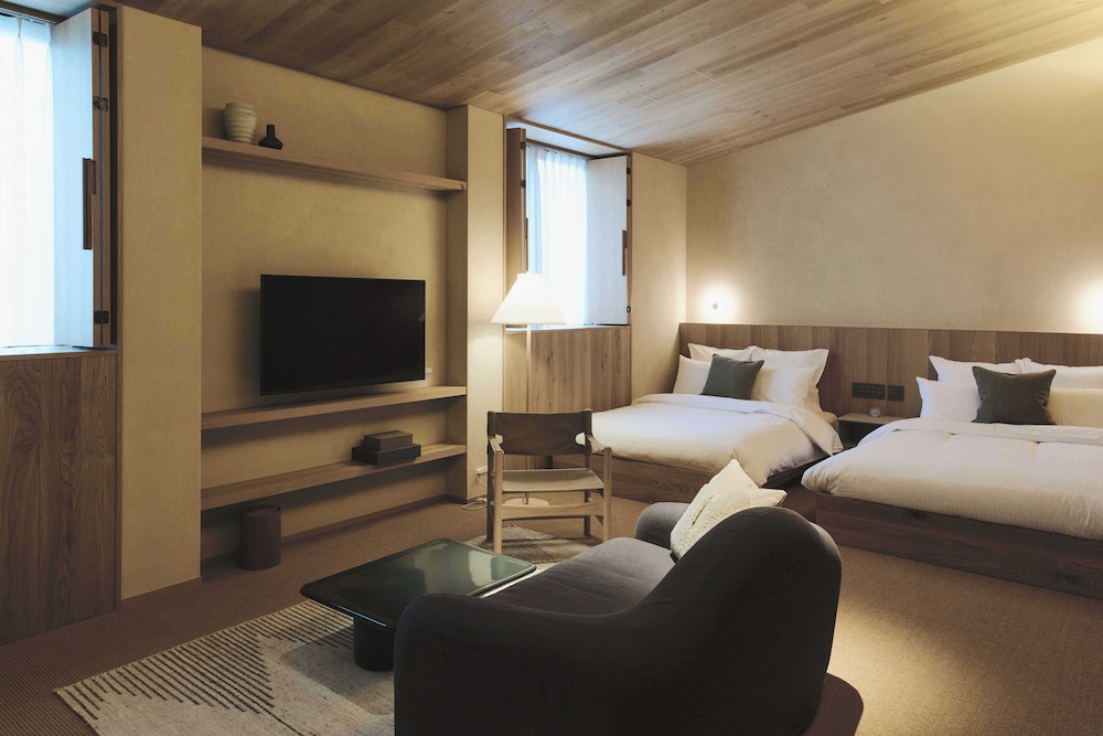 セミダブルベッド×2・51平米【106/107/108】Authentic Line 客室19 | HACIENDA KARUIZAWA HOTEL（ハシェンダ 軽井沢 ホテル）