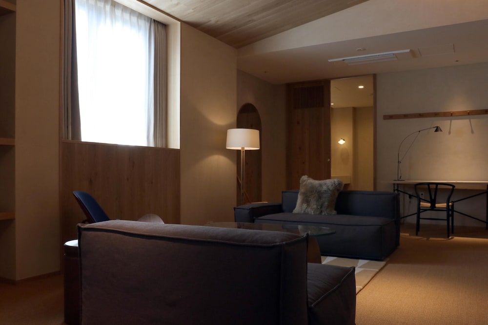 クイーンベッド×2・75平米【105】Quiet Form 客室4 | HACIENDA KARUIZAWA HOTEL（ハシェンダ 軽井沢 ホテル）