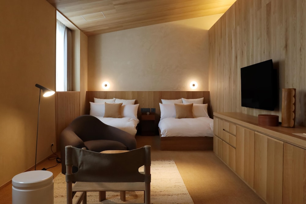 セミダブルベッド×2・51平米【106/107/108】Authentic Line 客室12 | HACIENDA KARUIZAWA HOTEL（ハシェンダ 軽井沢 ホテル）