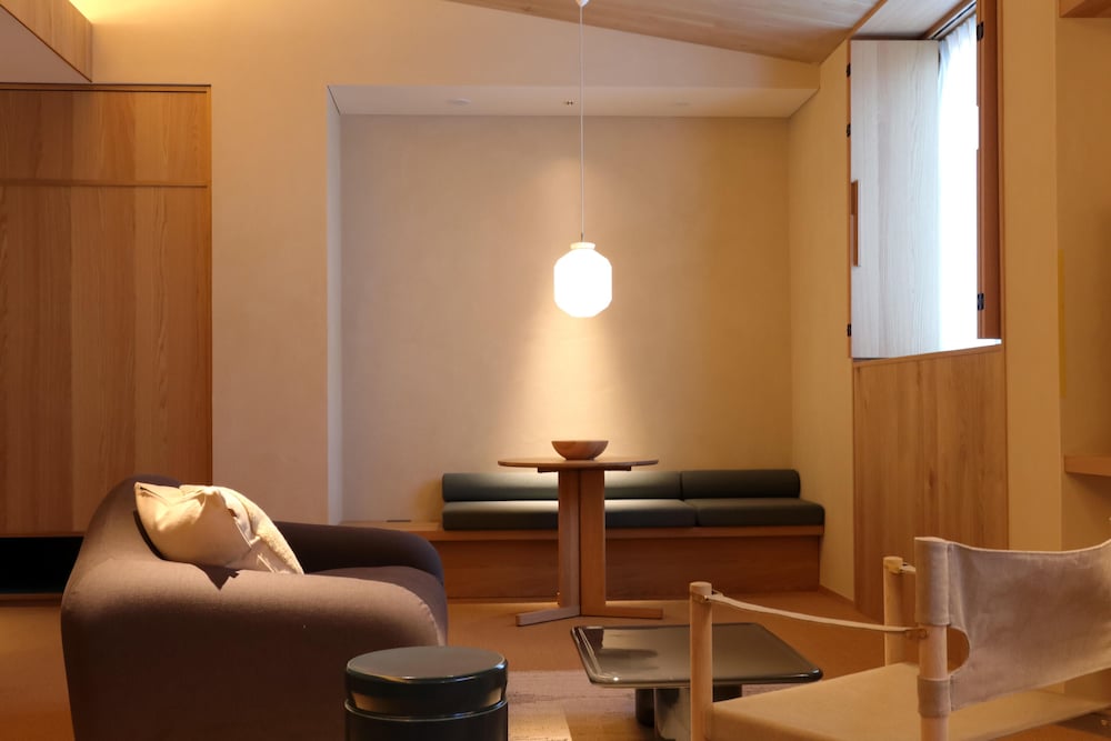 セミダブルベッド×2・51平米【106/107/108】Authentic Line 客室18 | HACIENDA KARUIZAWA HOTEL（ハシェンダ 軽井沢 ホテル）