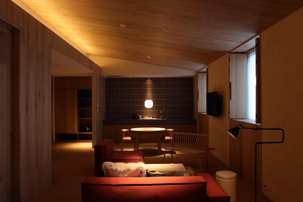 ダブルベッド×2・75平米【111】Design for Living 客室8 | HACIENDA KARUIZAWA HOTEL（ハシェンダ 軽井沢 ホテル）