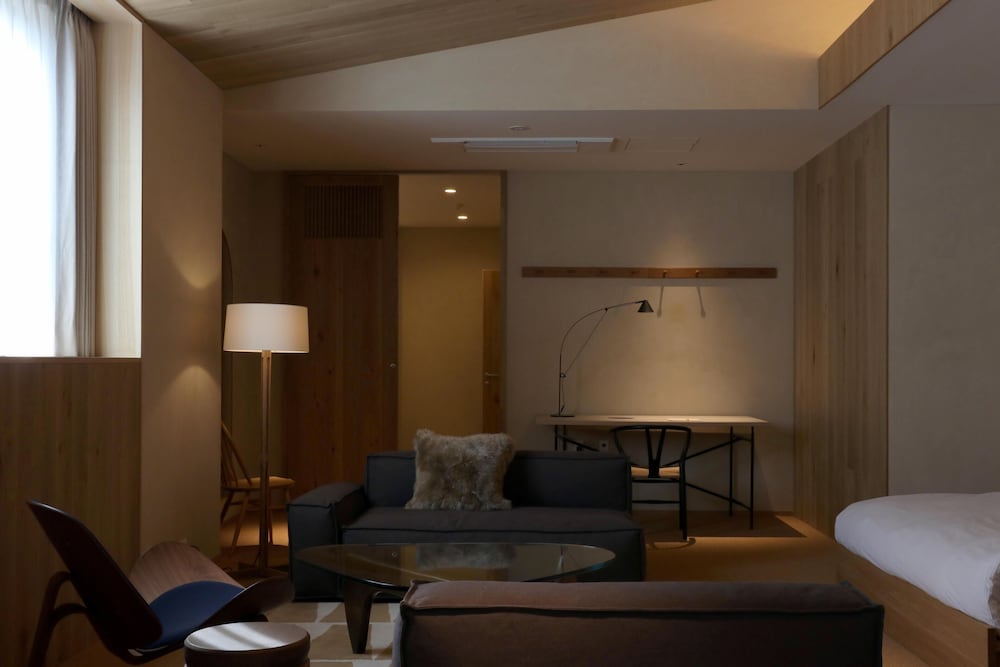 クイーンベッド×2・75平米【105】Quiet Form 客室2 | HACIENDA KARUIZAWA HOTEL（ハシェンダ 軽井沢 ホテル）