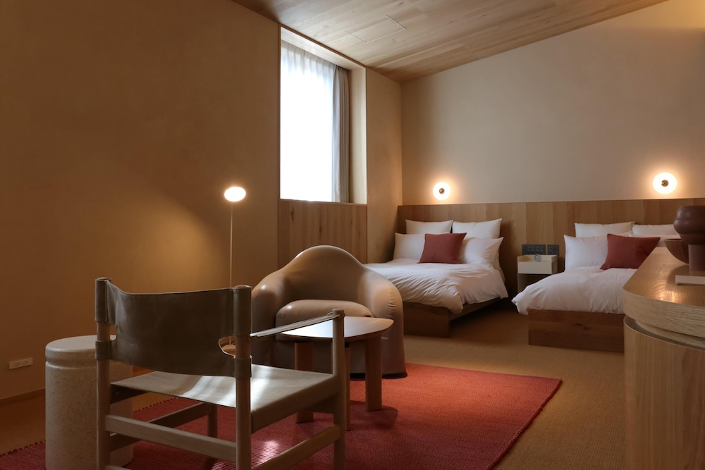 セミダブルベッド×2・51平米【106/107/108】Authentic Line 客室1 | HACIENDA KARUIZAWA HOTEL（ハシェンダ 軽井沢 ホテル）