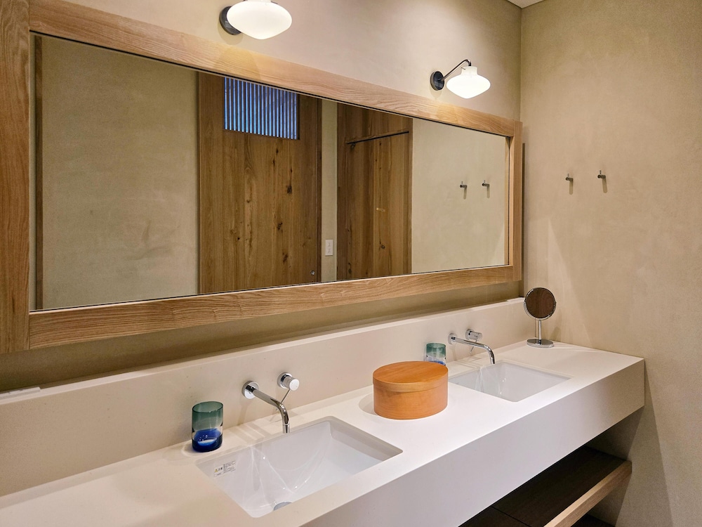 ダブルベッド×2・75平米【110】Honest Comfort 客室8 | HACIENDA KARUIZAWA HOTEL（ハシェンダ 軽井沢 ホテル）