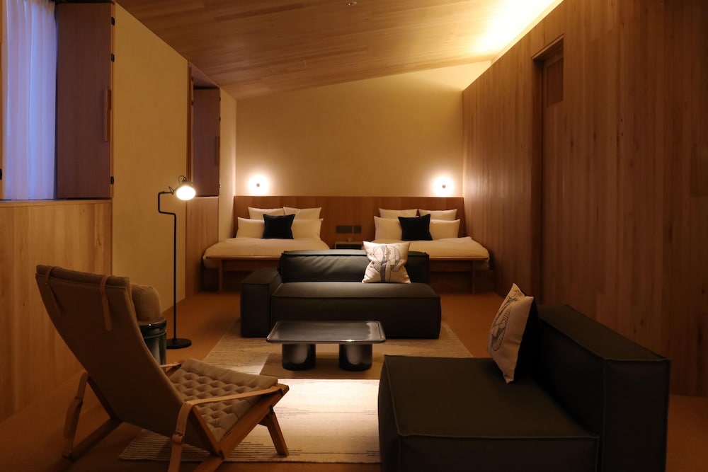 ダブルベッド×2・75平米【110】Honest Comfort 客室3 | HACIENDA KARUIZAWA HOTEL（ハシェンダ 軽井沢 ホテル）