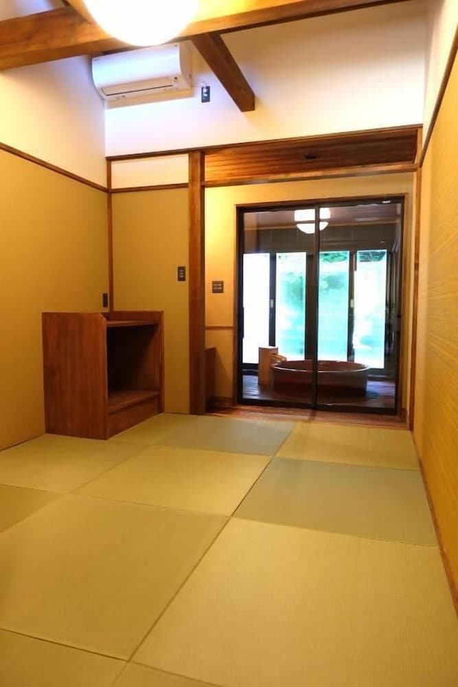 スーペリア ツインルーム バルコニー リバービュー 内装3 | 横川温泉湯殿ととのゆ