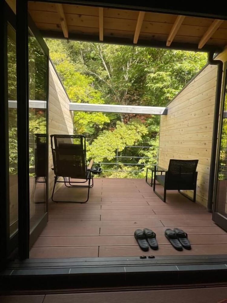 スーペリア ツインルーム バルコニー リバービュー テラス / パティオ0 | 横川温泉湯殿ととのゆ