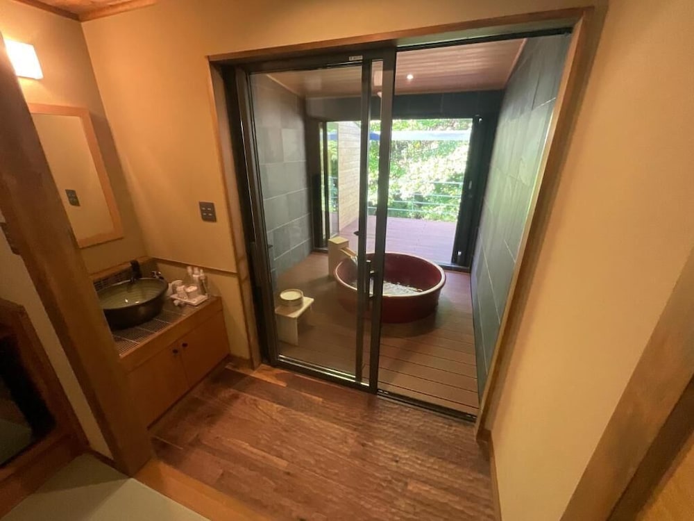 スーペリア ツインルーム バルコニー リバービュー | 横川温泉湯殿ととのゆ