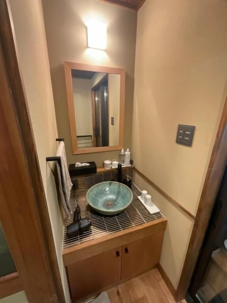 スーペリア ツインルーム バルコニー リバービュー バスルーム1 | 横川温泉湯殿ととのゆ