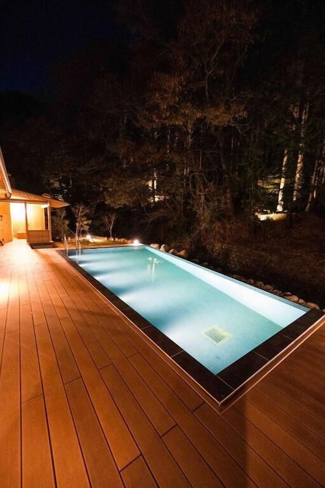 ラグジュアリー ヴィラ バルコニー プールビュー プール2 | 横川温泉湯殿ととのゆ