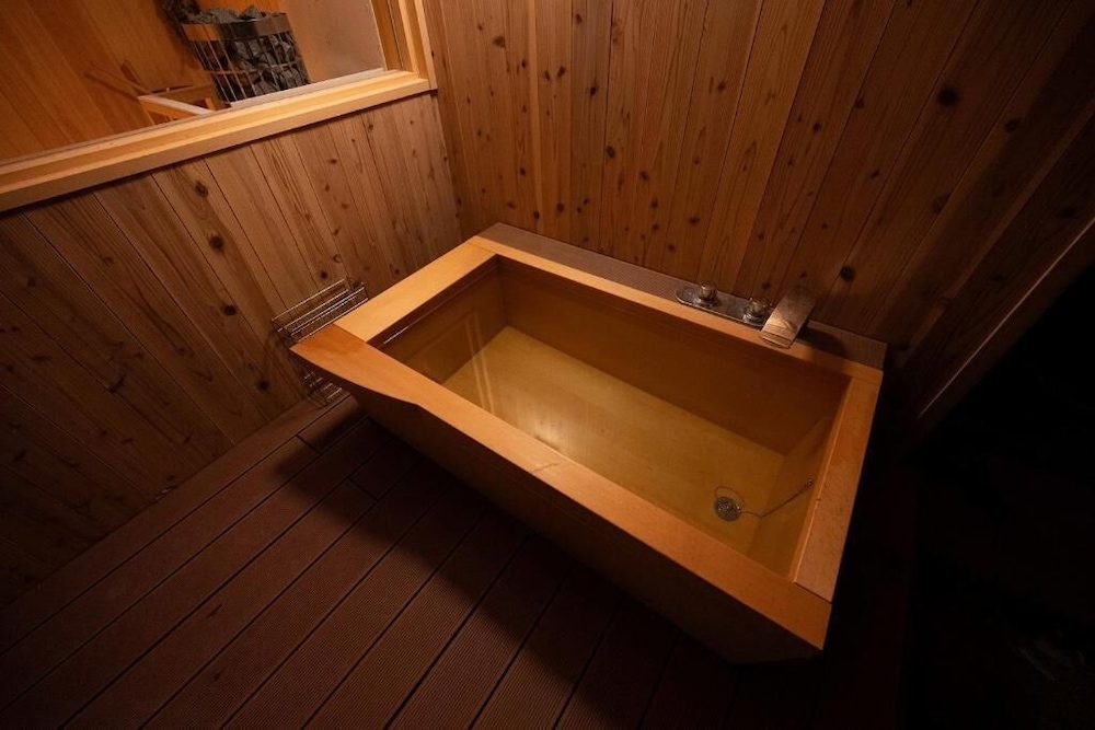 ラグジュアリー ヴィラ バルコニー プールビュー バスルーム0 | 横川温泉湯殿ととのゆ