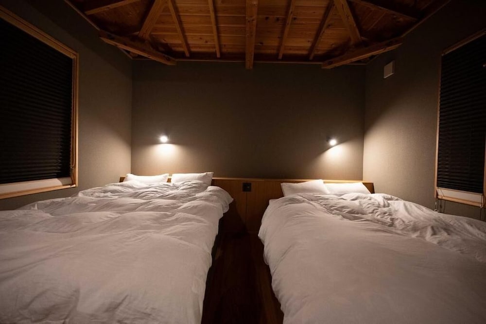 ラグジュアリー ヴィラ バルコニー プールビュー 客室1 | 横川温泉湯殿ととのゆ