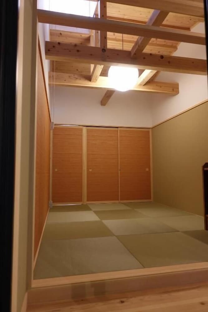 デラックス ツインルーム バルコニー リバービュー 内装0 | 横川温泉湯殿ととのゆ