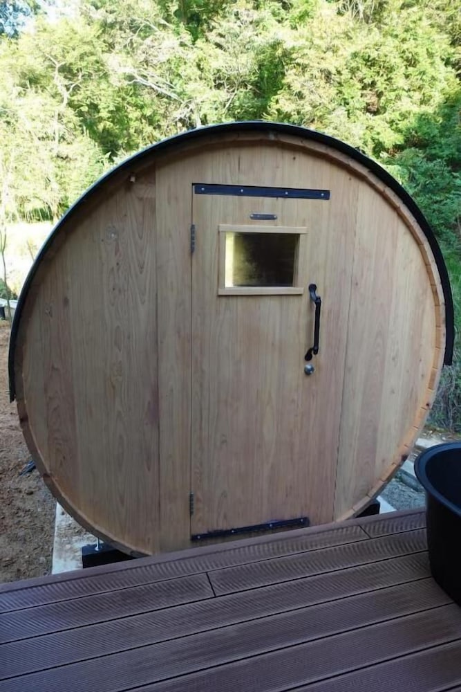 デラックス ツインルーム バルコニー リバービュー 施設の敷地2 | 横川温泉湯殿ととのゆ