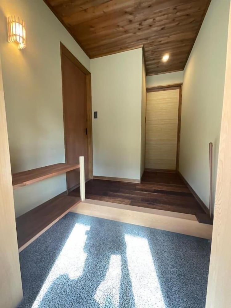 スーペリア ツインルーム バルコニー リバービュー 内装3 | 横川温泉湯殿ととのゆ