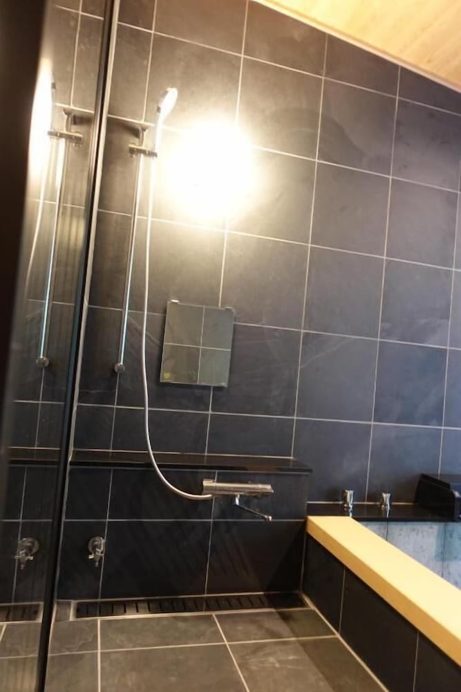 デラックス ツインルーム バルコニー リバービュー | 横川温泉湯殿ととのゆ