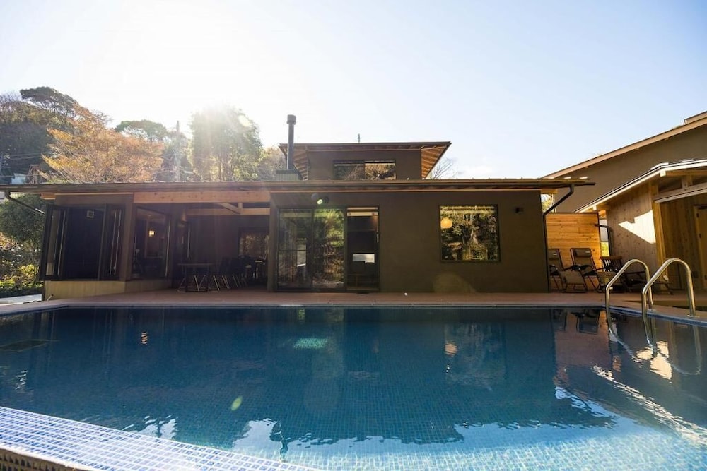 ラグジュアリー ヴィラ バルコニー プールビュー プール1 | 横川温泉湯殿ととのゆ