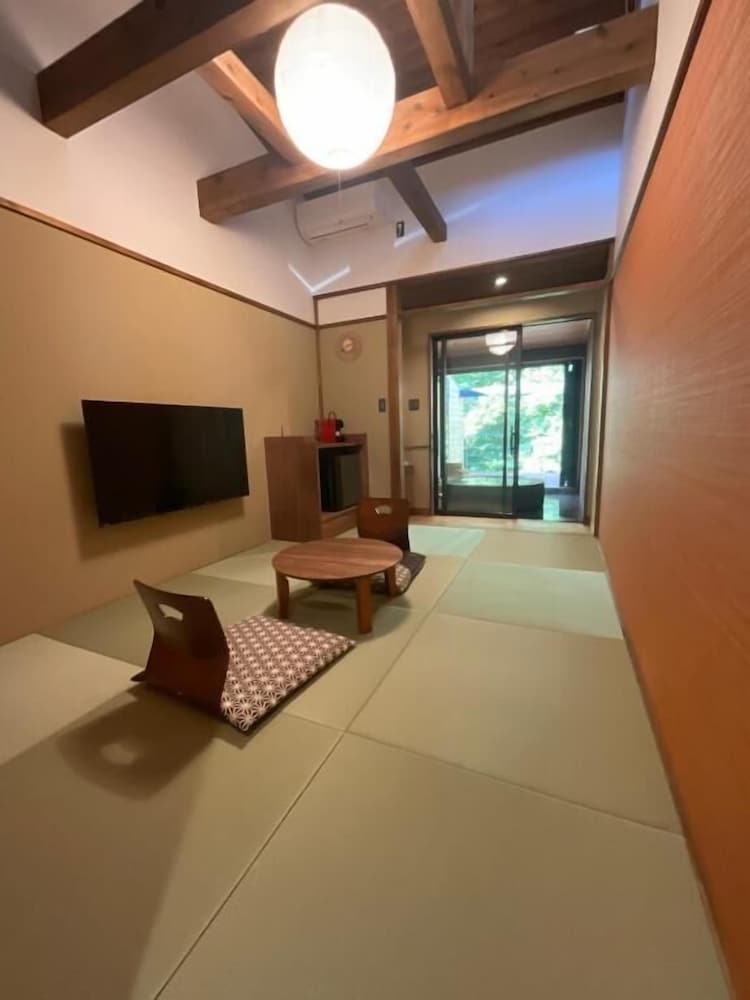 スーペリア ツインルーム バルコニー リバービュー 内装0 | 横川温泉湯殿ととのゆ