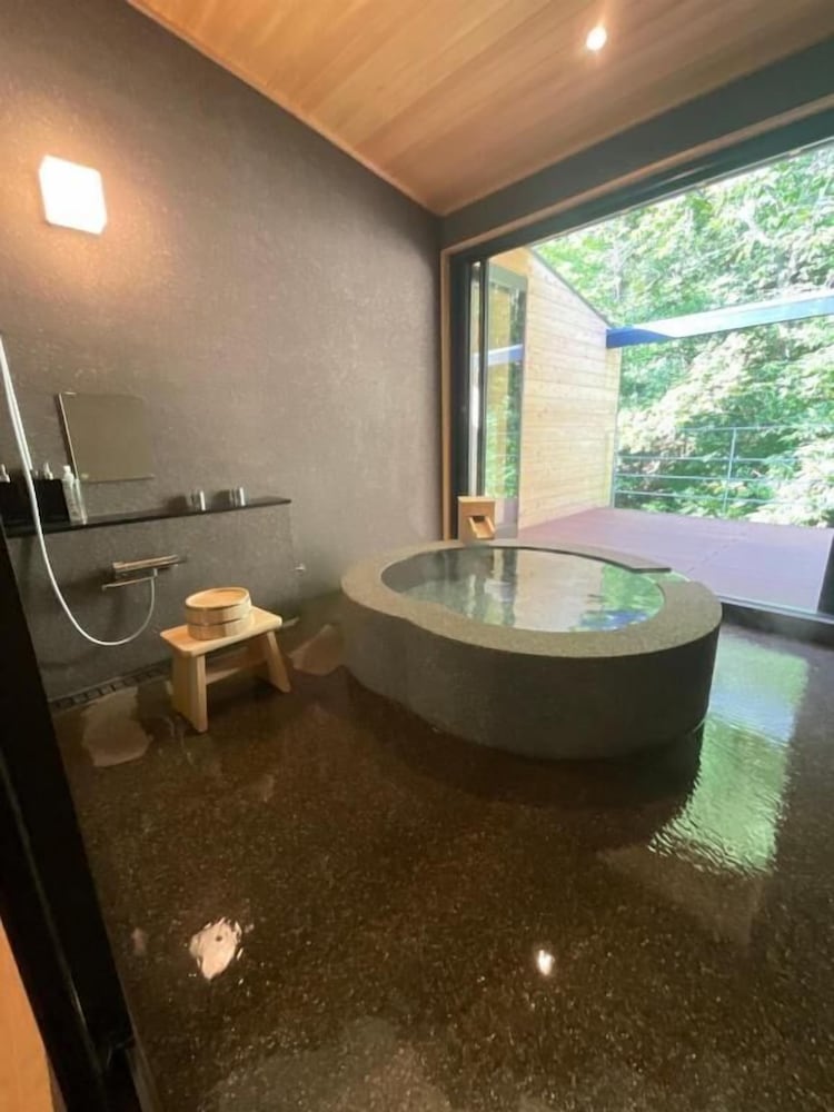 スーペリア ツインルーム バルコニー リバービュー スパ1 | 横川温泉湯殿ととのゆ