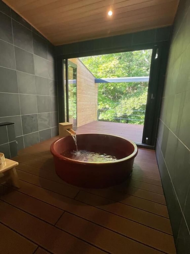 スーペリア ツインルーム バルコニー リバービュー スパ0 | 横川温泉湯殿ととのゆ