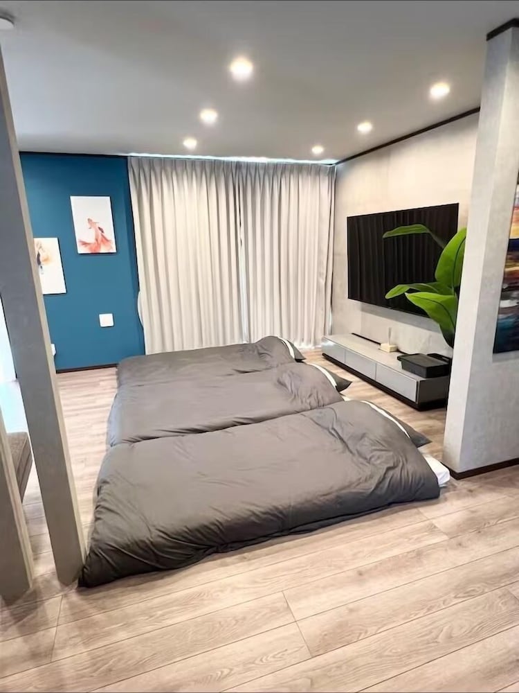 デラックス ヴィラ ガーデンビュー 客室1 | 西伊豆・海沿い庭付き新築ヴィラ｜バレルサウナ源泉掛け流し温泉露天風呂/海まで0秒