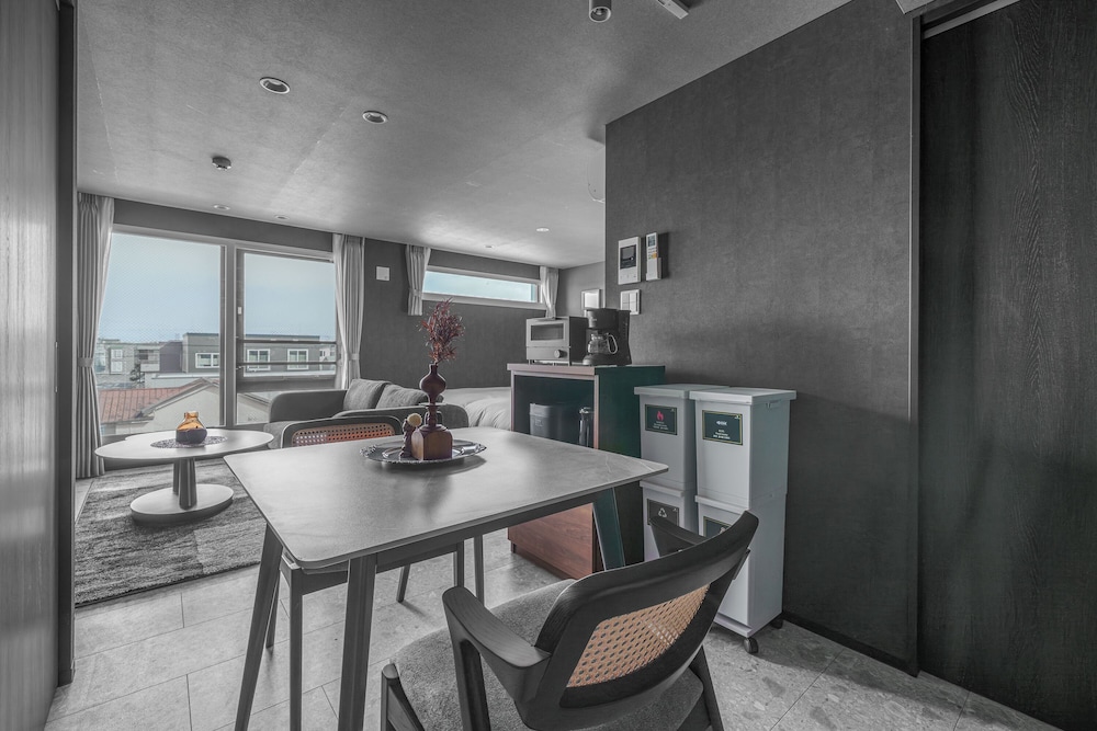 アパートメント 禁煙 (302) 客室内のダイニングエリア3 | GRAN HILLS