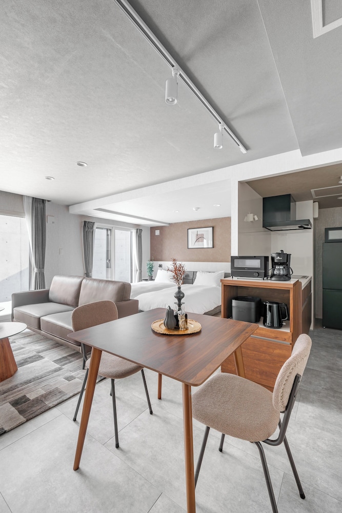 アパートメント 禁煙 (103) 客室内のダイニングエリア3 | GRAN HILLS