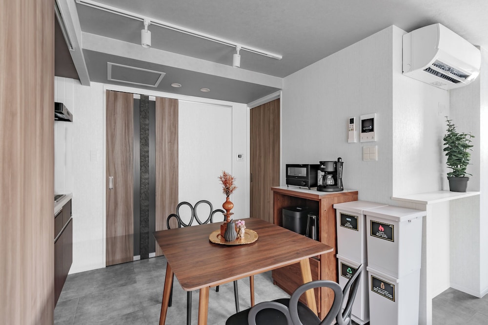 アパートメント 禁煙 (101) 客室内のダイニングエリア0 | GRAN HILLS
