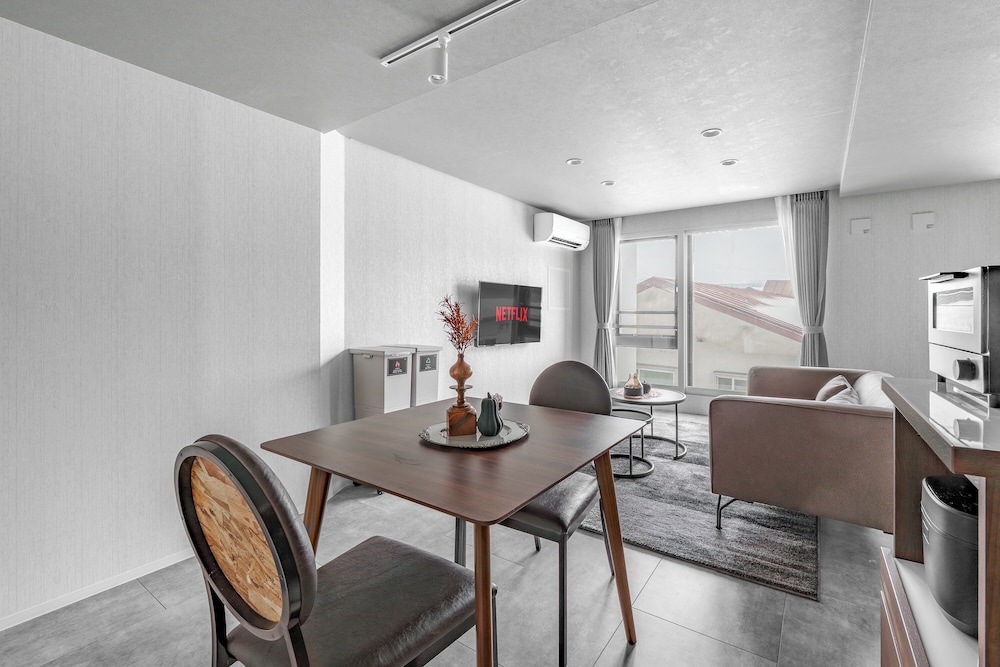 アパートメント 禁煙 (205) 客室内のダイニングエリア2 | GRAN HILLS