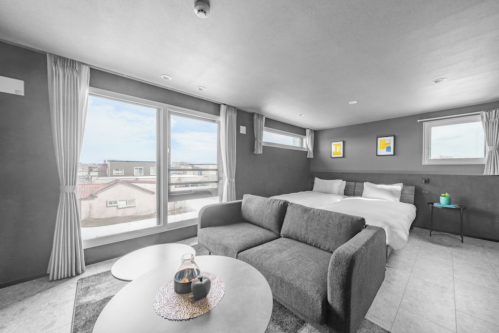 アパートメント 禁煙 (302) リビング エリア2 | GRAN HILLS