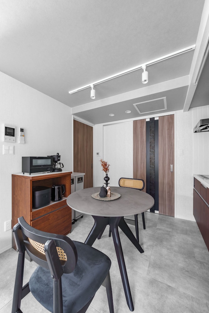 アパートメント 禁煙 (102) 客室内のダイニングエリア0 | GRAN HILLS