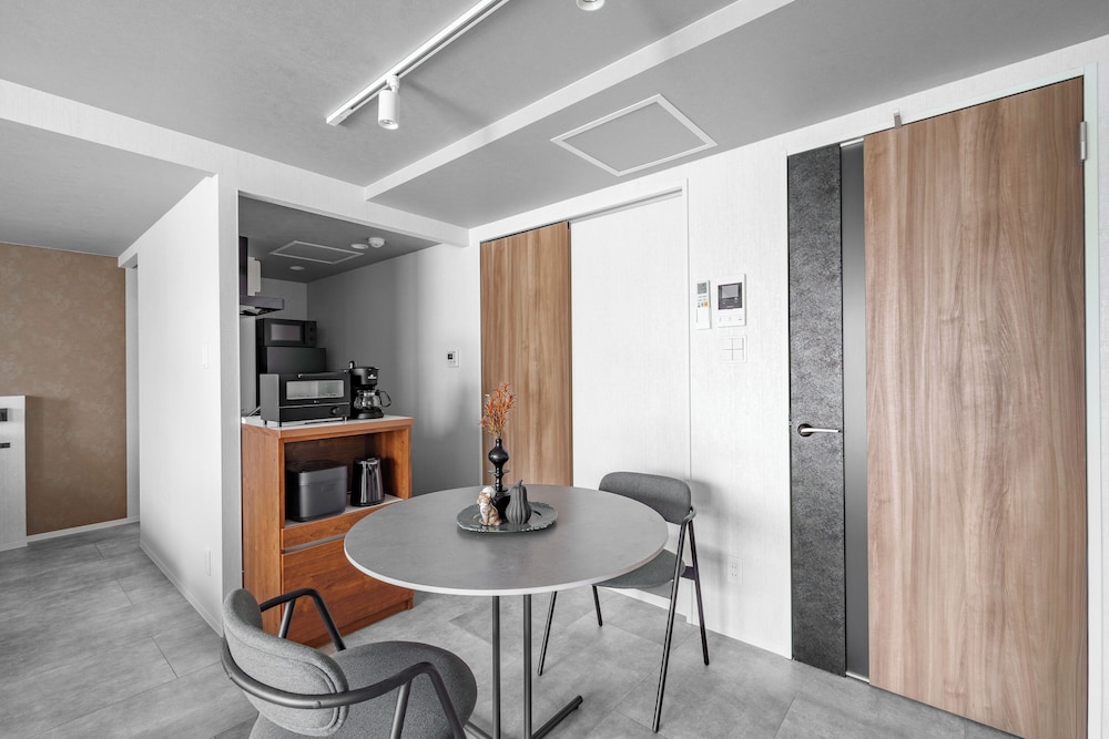 アパートメント 禁煙 (203) 客室内のダイニングエリア3 | GRAN HILLS