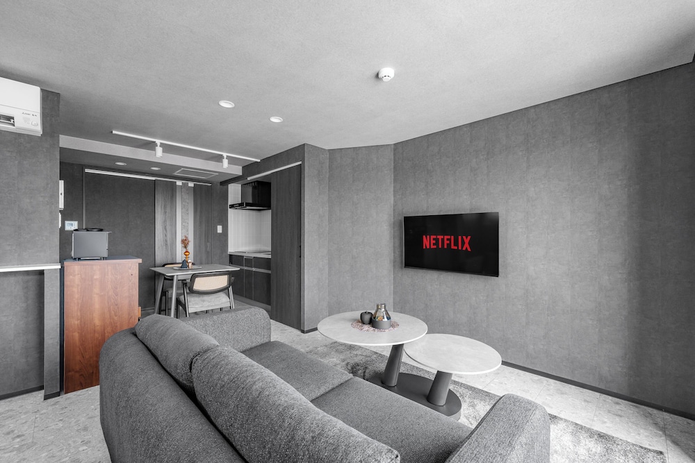 アパートメント 禁煙 (302) リビング エリア3 | GRAN HILLS