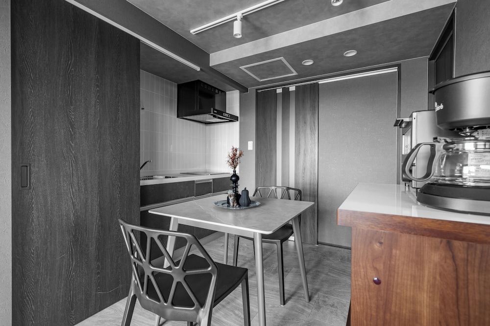 アパートメント 禁煙 (401) 客室内のダイニングエリア0 | GRAN HILLS