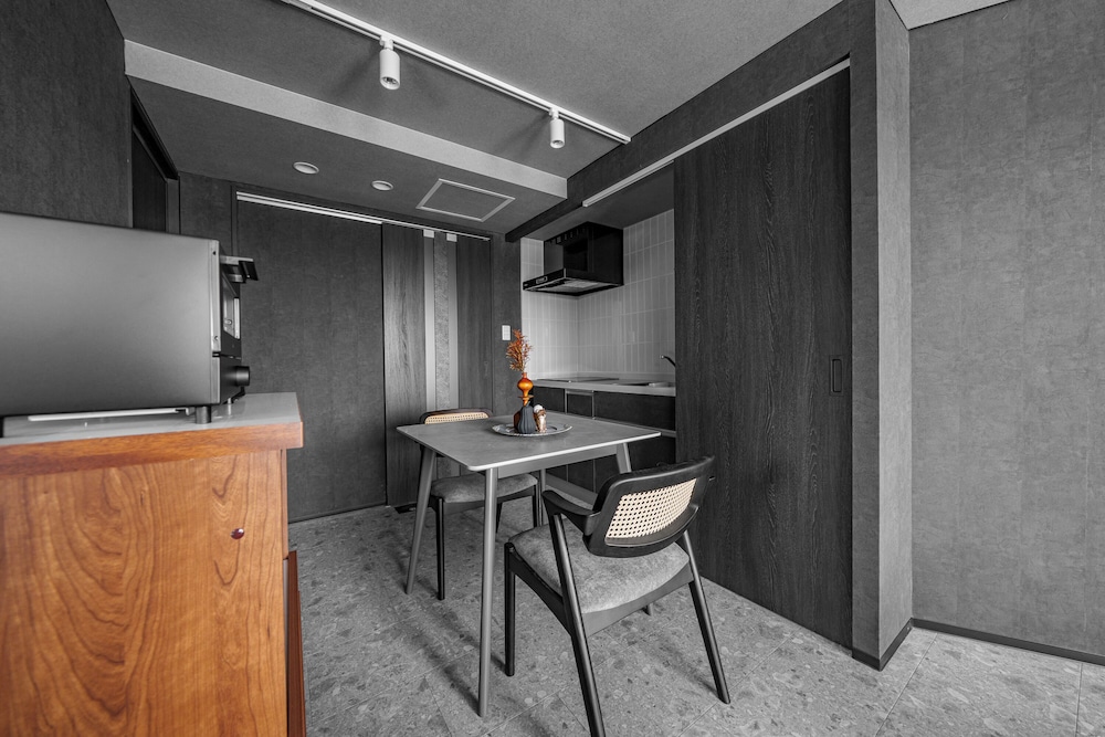 アパートメント 禁煙 (302) 客室内のダイニングエリア2 | GRAN HILLS