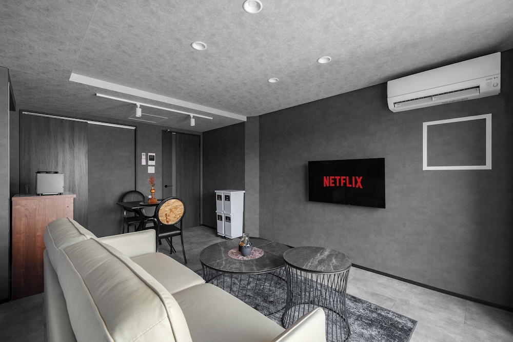 アパートメント 禁煙 (305) リビング エリア1 | GRAN HILLS