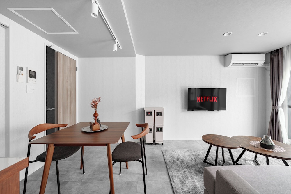 アパートメント 禁煙 (105) 客室内のダイニングエリア0 | GRAN HILLS