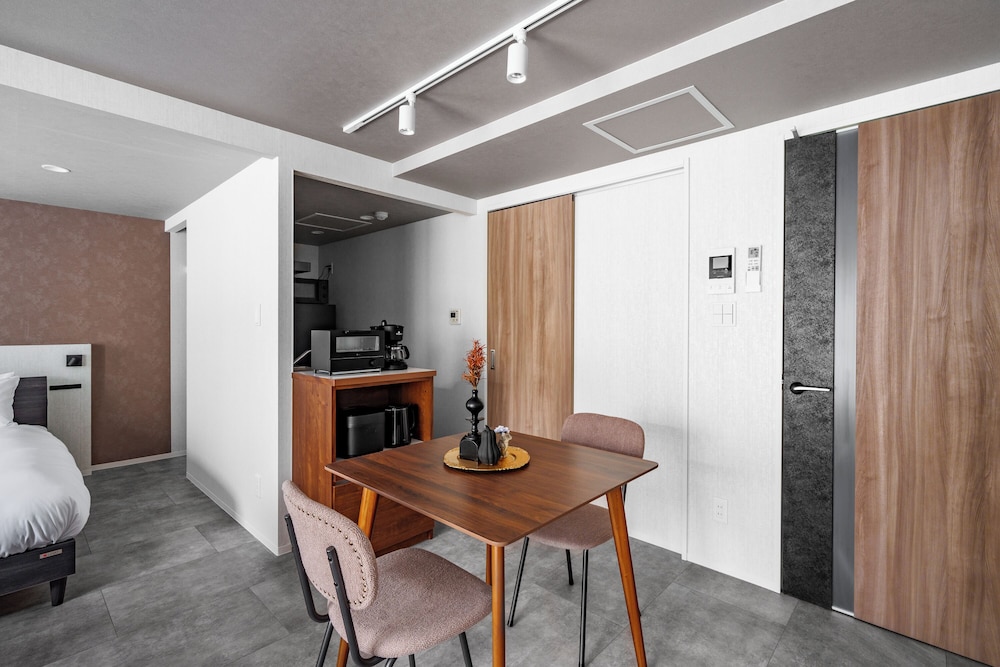 アパートメント 禁煙 (103) 客室内のダイニングエリア2 | GRAN HILLS