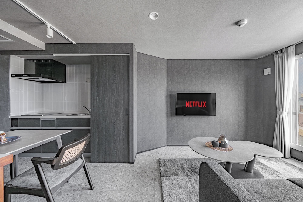 アパートメント 禁煙 (302) リビング エリア4 | GRAN HILLS