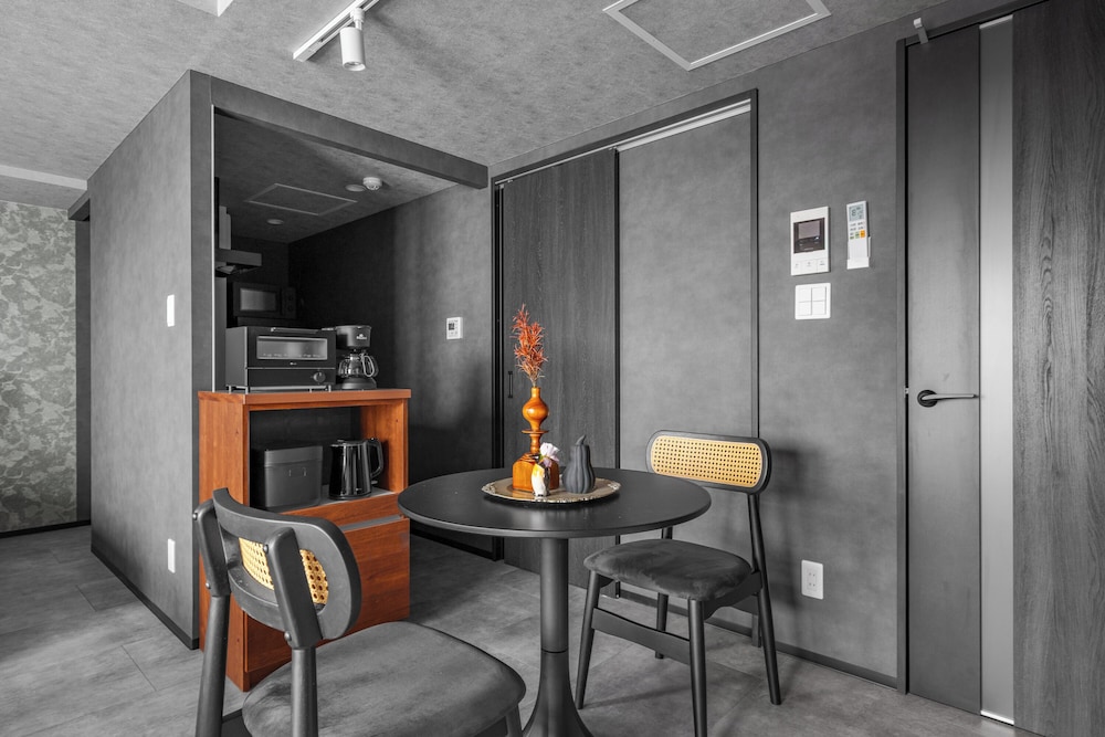 アパートメント 禁煙 (405) 客室内のダイニングエリア2 | GRAN HILLS