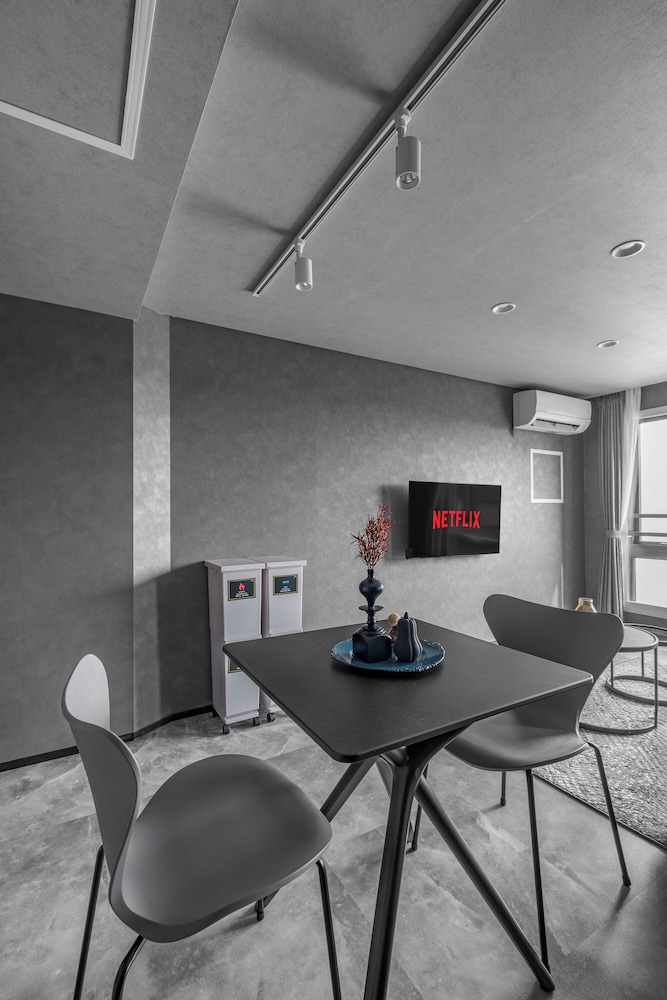 アパートメント 禁煙 (403) 客室内のダイニングエリア3 | GRAN HILLS